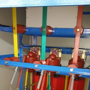 无功补偿分别有几种补偿方式？各自有哪些优点和缺点？